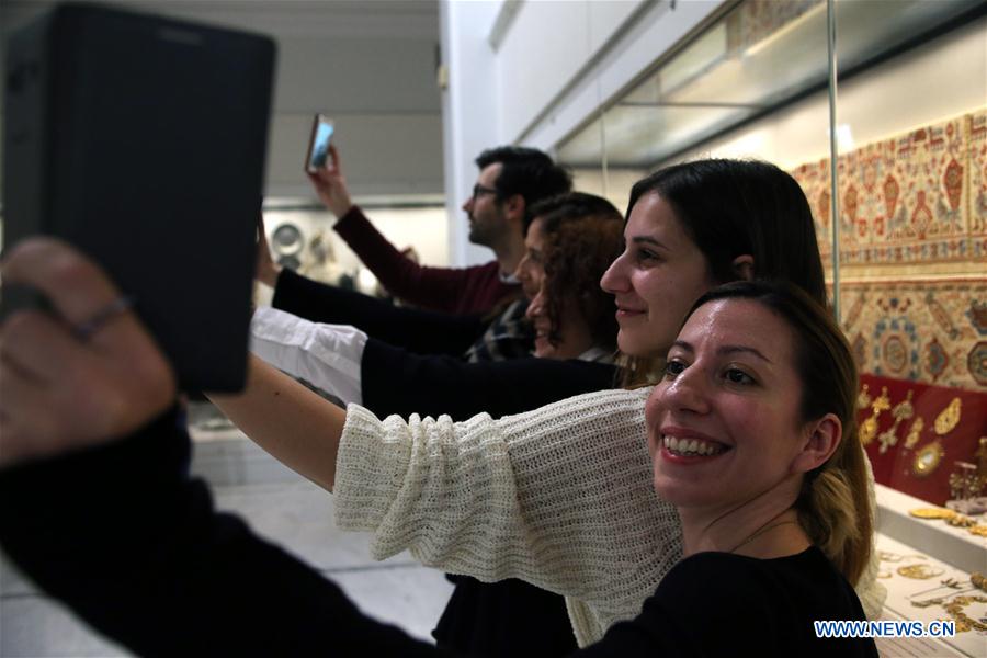 GREECE-ATHENS-MUSEUM-TAKING SELFIES