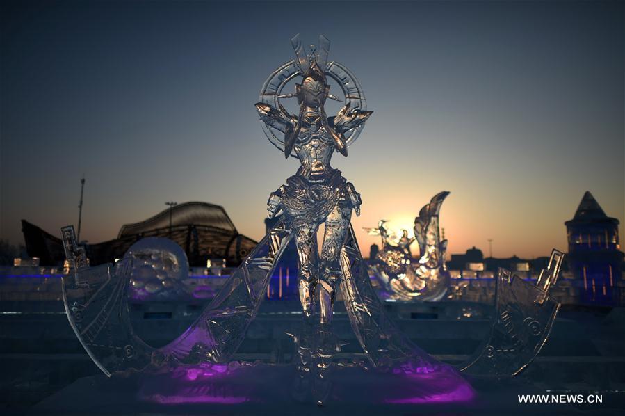 CHINA-HEILONGJIANG-HARBIN-TOURISM-ICE SCULPTURE (CN)