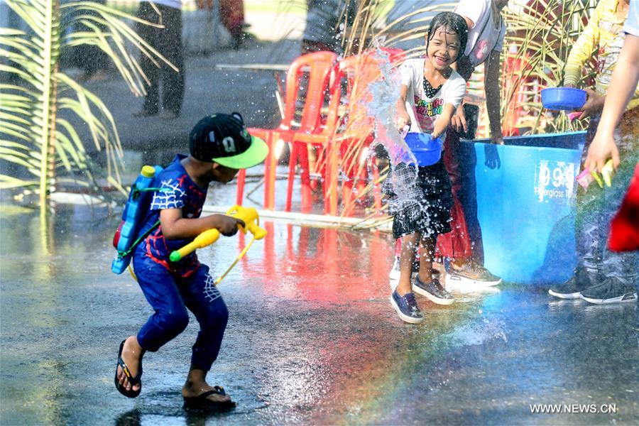 MYANMAR-YANGON-TRADITIONAL WATER FESTIVAL