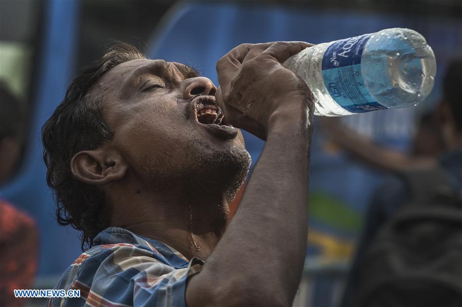 INDIA-KOLKATA-SUMMER-HEAT