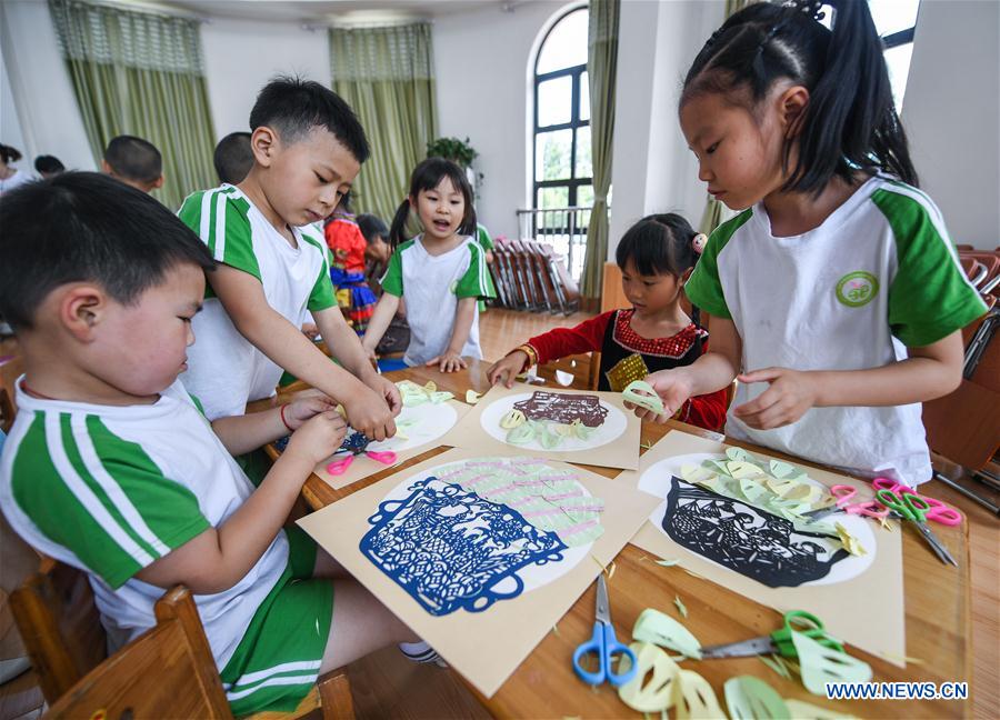 CHINA-ZHEJIANG-DRAGON BOAT FESTIVAL-FOLK CUSTOMS (CN)