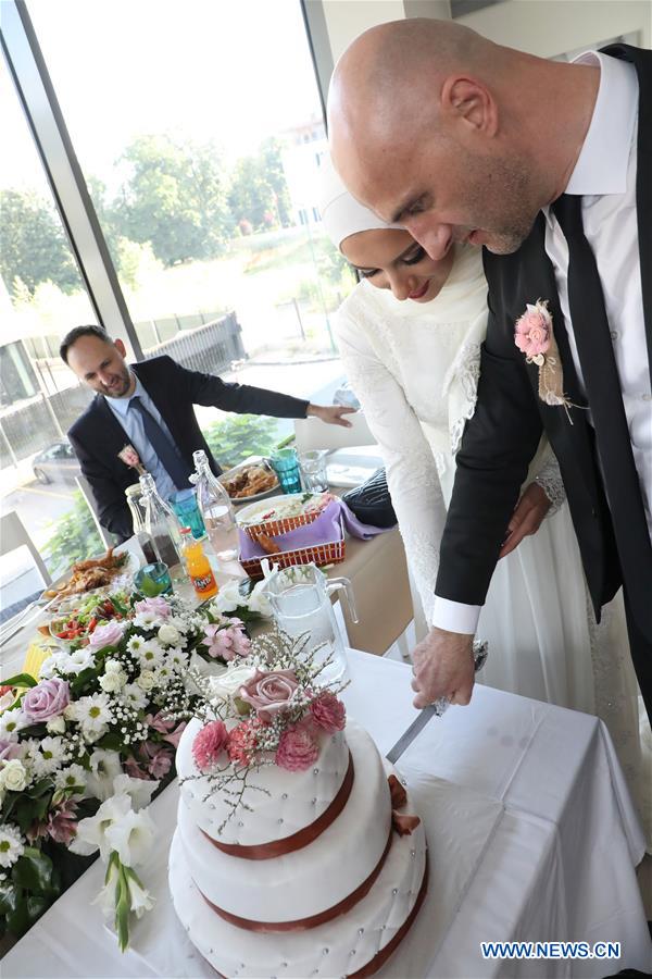 BOSNIA AND HERZEGOVINA-SARAJEVO-WEDDING