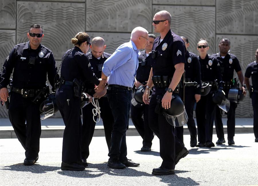 U.S.-LOS ANGELES-IMMIGRATION POLICY-PROTESTERS-ARREST