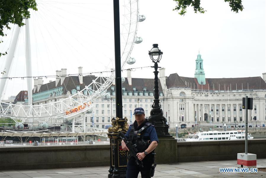 BRITAIN-LONDON-PARLIAMENT-CAR CRASH