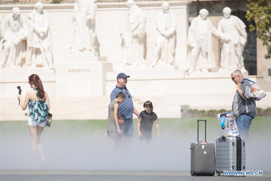 HUNGARY-BUDAPEST-HEAT