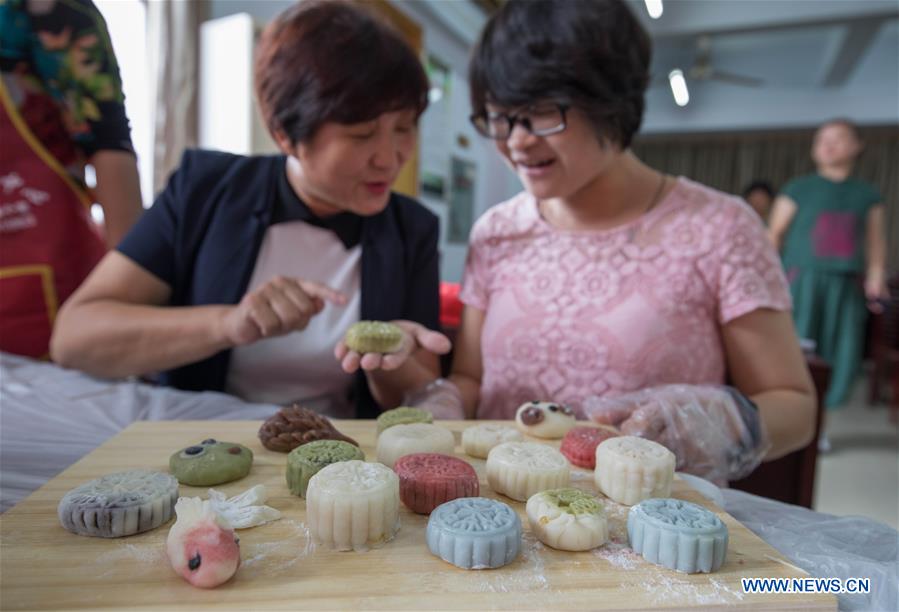 #CHINA-MOONCAKE-TRADITION (CN)