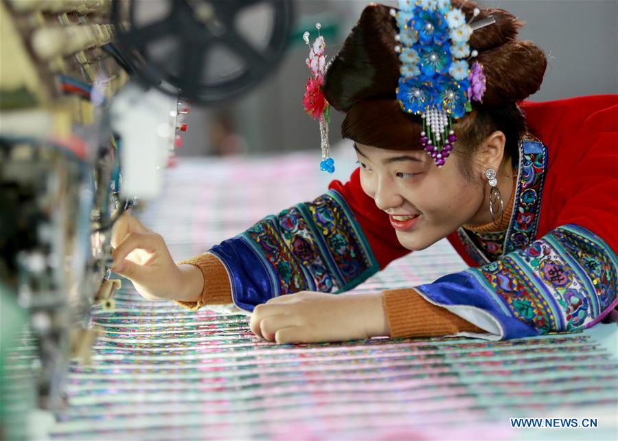 CHINA-GUANGXI-RONGSHUI-ETHNIC HANDICRAFT-CLOTH (CN)