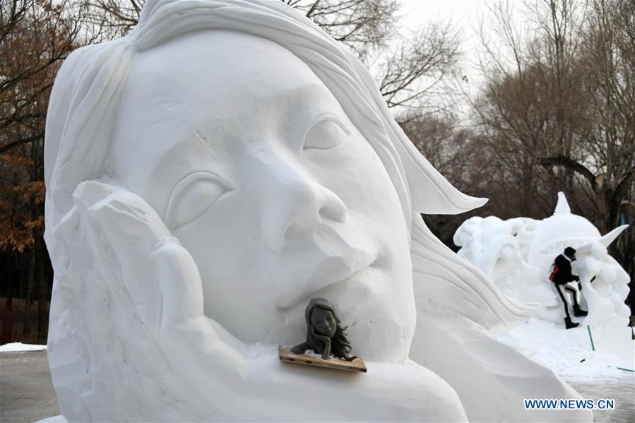 CHINA-HARBIN-SNOW SCULPTURE (CN)  