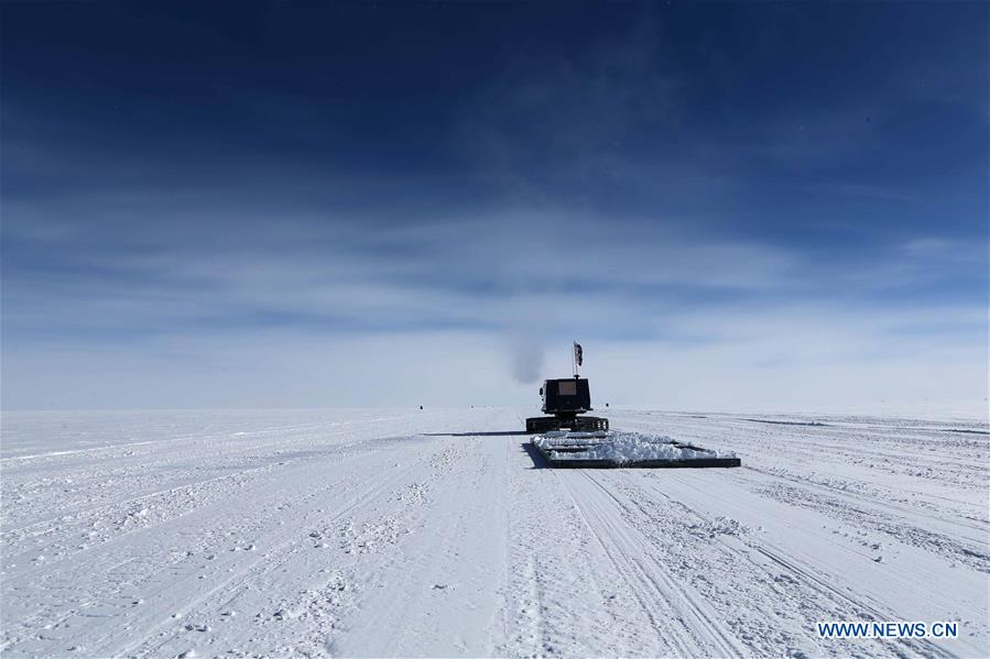 ANTARCTICA-CHINA'S AIRCRAFT-KUNLUN STATION-LANDING (CN)