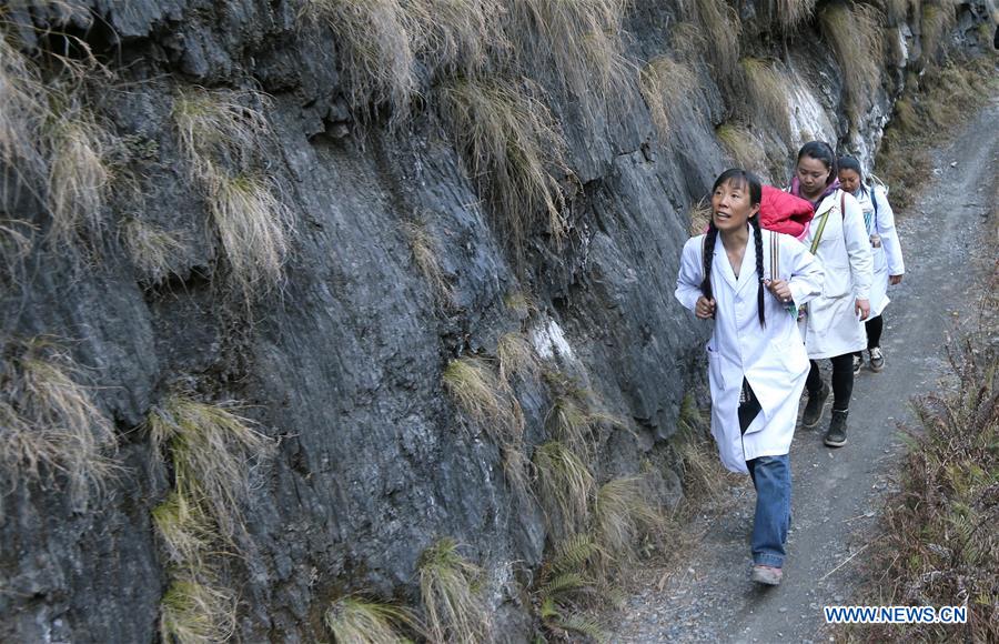 CHINA-YUNNAN-NUJIANG-MOUNTAIN DOCTOR (CN)