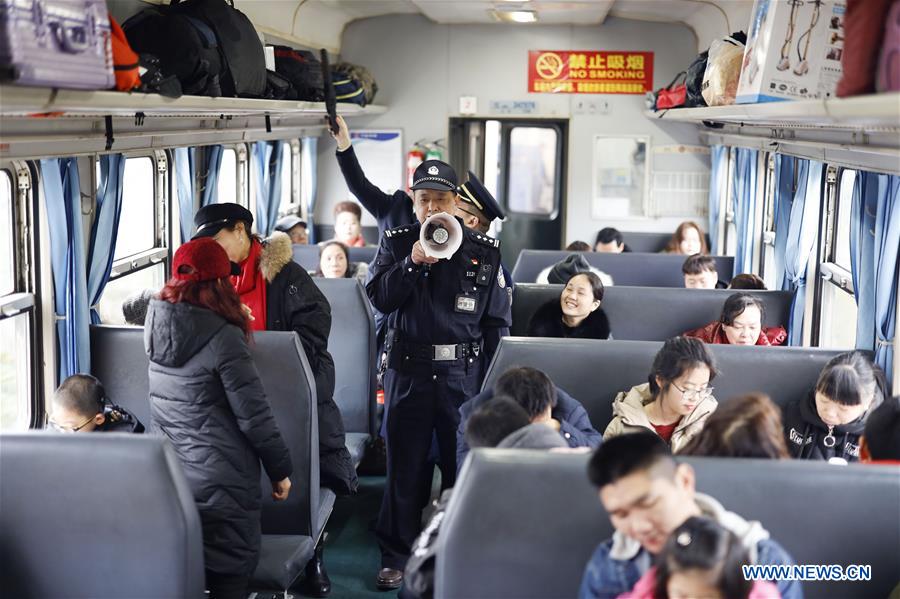 CHINA-SPRING FESTIVAL-TRAVEL RUSH-GREEN TRAIN (CN)