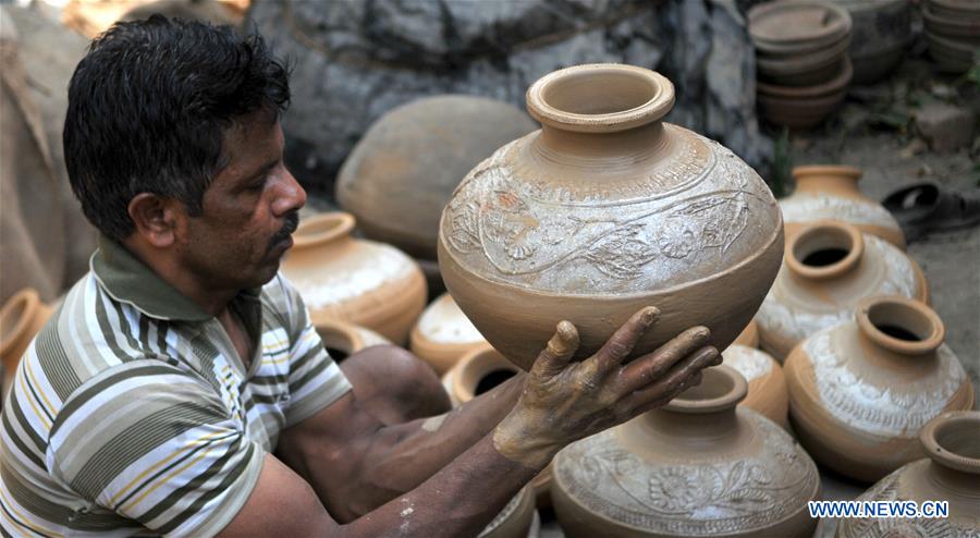 KASHMIR-JAMMU-EARTHEN POTS