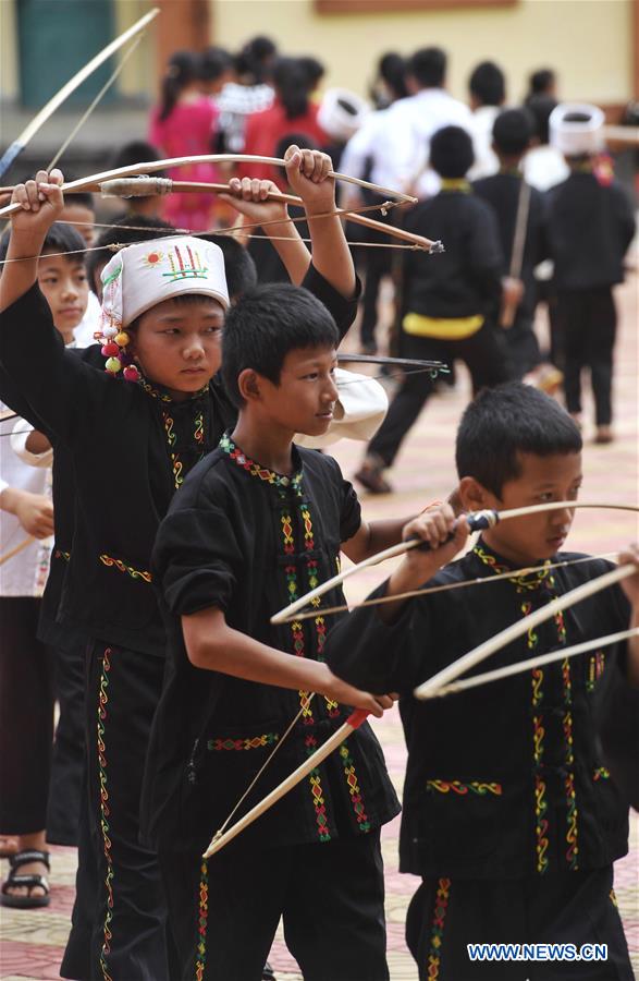 (SP)CHINA-YUNNAN-MANGSHI-MUNAO DANCING