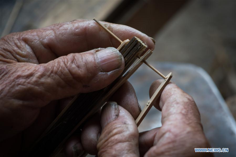 CHINA-YUNNAN-OIL PAPER UMBRELLA (CN)