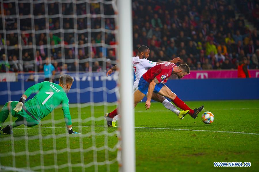 (SP)CZECH REPUBLIC-PRAGUE-SOCCER-UEFA QUALIFIER-CZECH REPUBLIC VS ENGLAND