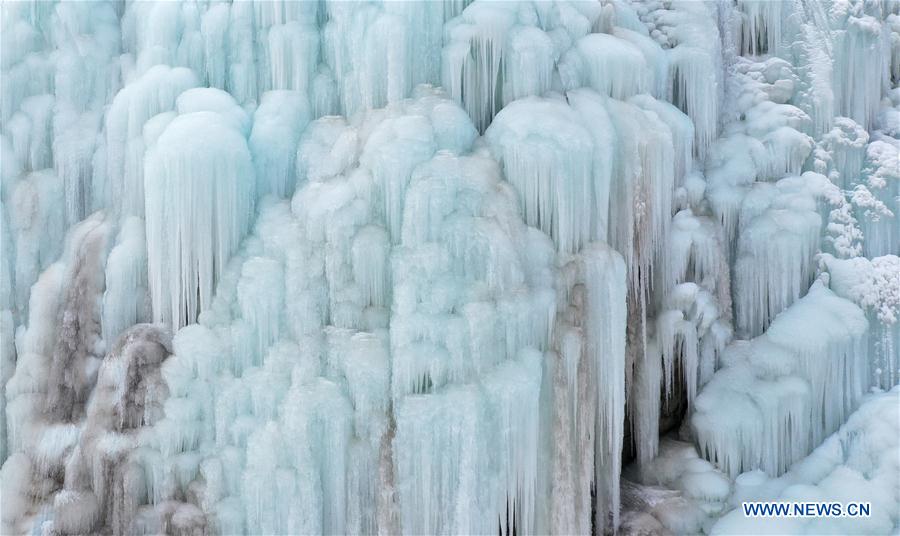 CHINA-NINGXIA-YINCHUAN-FROZEN WATERFALL (CN)