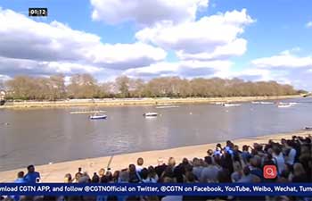 Cambridge, Oxford university rowers race through London