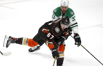 Anaheim Ducks beats Dallas Stars 5-3 in NHL hockey game