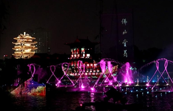 Water show dazzles Daming Lake in Jinan, east China