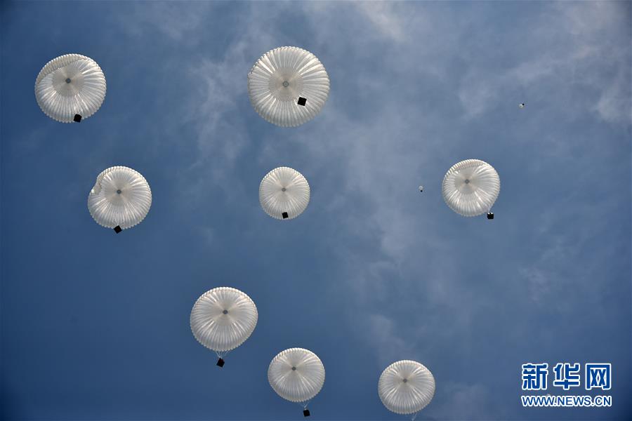 （圖文互動）（3）空軍空降兵組織首次空降機步營全要素空降作戰(zhàn)演練