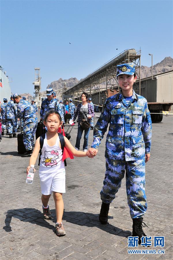 （人民海軍70年·新華全媒頭條·圖文互動）（13）向著深藍出發(fā)——獻給人民海軍成立70周年