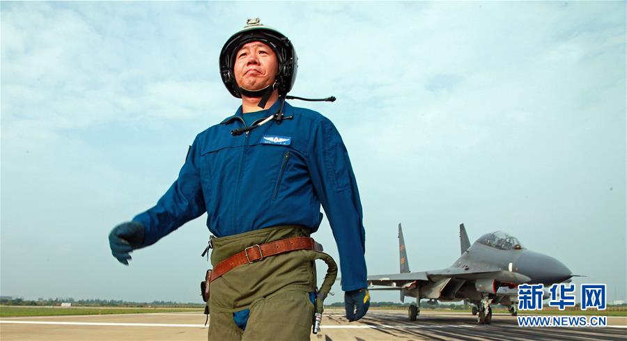 （新華全媒頭條·圖文互動）（1）戰(zhàn)鷹，為祖國奮飛——記空軍航空兵某旅旅長、特級飛行員郝井文