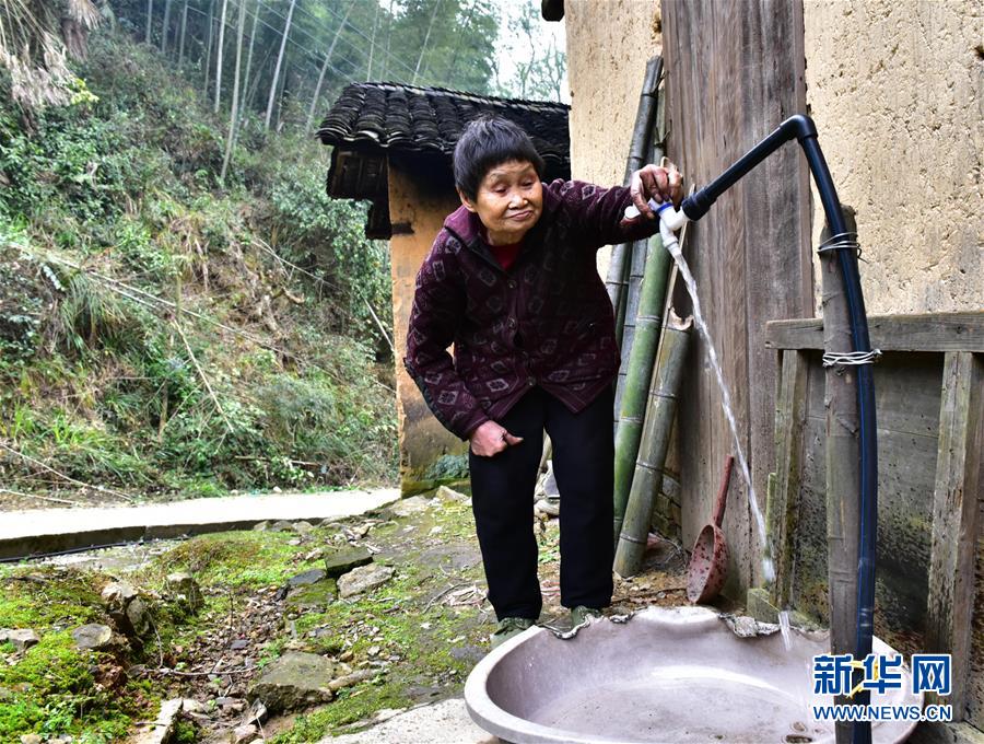 （新春走基層·圖文互動）（2）6人小山村 小年樂融融