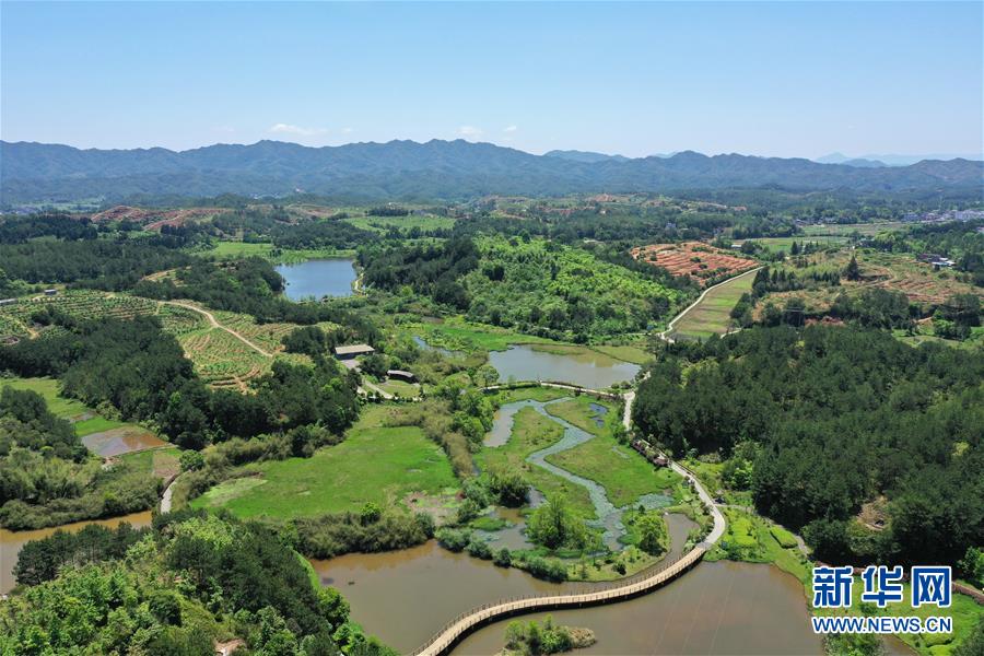 (壯麗70年·奮斗新時代·圖文互動）（2）福建長?。簱Q顏“山光水濁” 永駐綠水青山