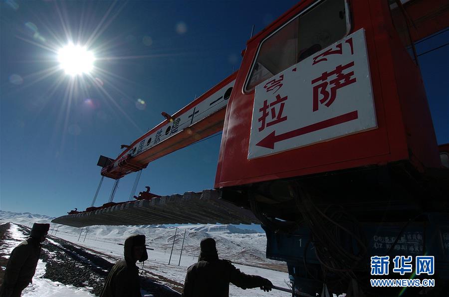 （新華全媒頭條·壯麗70年·奮斗新時代·圖文互動）（1）開拓雪域高原的夢想之路——來自青藏鐵路的蹲點(diǎn)報告