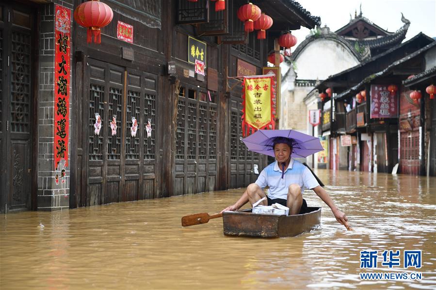 （抗洪搶險·圖文互動）（3）洪水來時，那暖心的民間救援