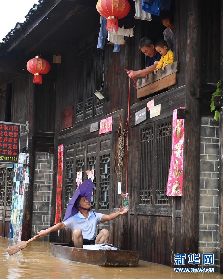 （抗洪搶險·圖文互動）（5）洪水來時，那暖心的民間救援