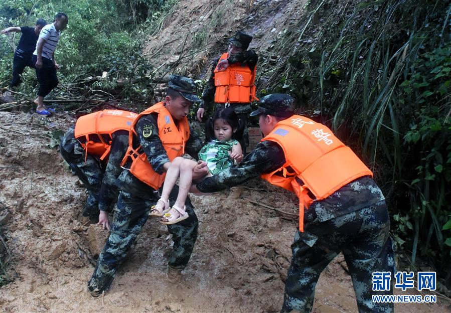 （新華全媒頭條·圖文互動）（1）我們是一支不可戰(zhàn)勝的力量——獻(xiàn)給中國人民解放軍建軍92周年