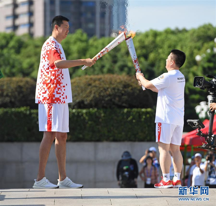 （體育）（10）第七屆世界軍人運(yùn)動會圣火火種采集和火炬?zhèn)鬟f啟動儀式在南昌舉行