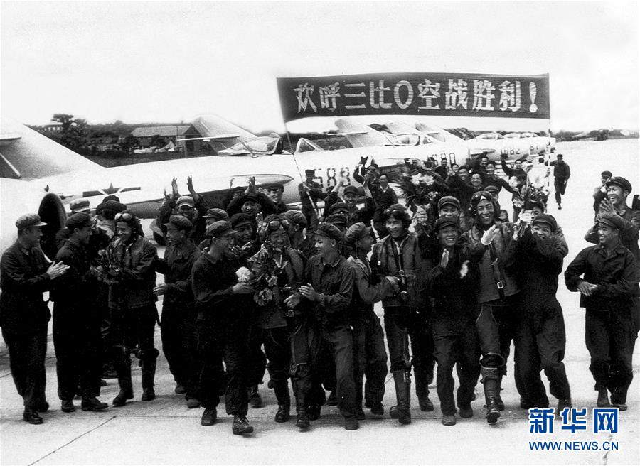 （新華全媒頭條·人民空軍70年·圖文互動(dòng)）（4）陽光照耀奮飛的航程——黨中央、中央軍委和習(xí)主席關(guān)心人民空軍建設(shè)發(fā)展紀(jì)實(shí)