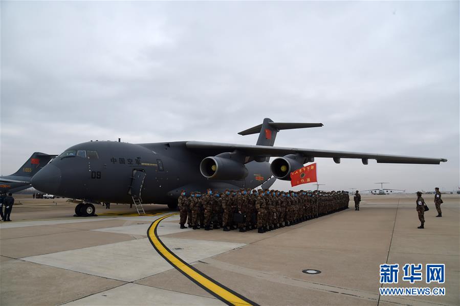 （聚焦疫情防控·圖文互動）（1）空軍出動3型11架運輸機多地同步向武漢空運醫(yī)療隊員