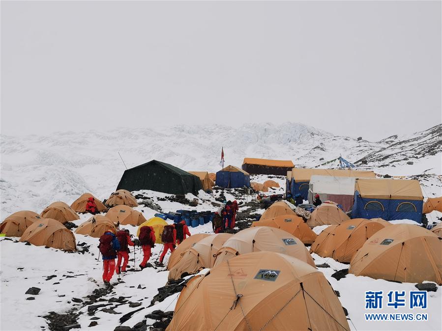 （2020珠峰高程測量·圖文互動）（1）2020珠峰高程測量登山隊抵達(dá)海拔6500米的前進(jìn)營地