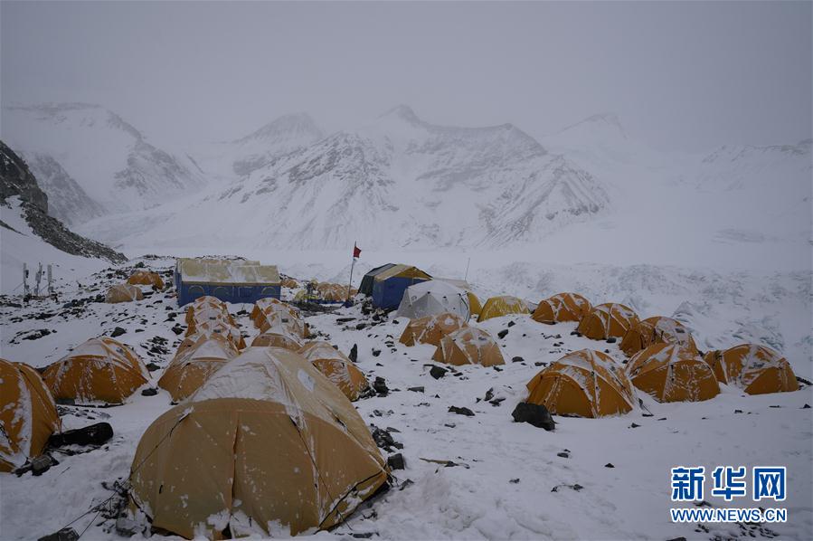 （2020珠峰高程測量·圖文互動）（3）2020珠峰高程測量登山隊抵達(dá)海拔6500米的前進(jìn)營地