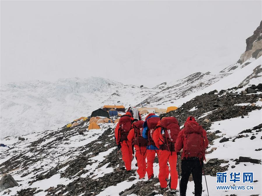 （2020珠峰高程測量·圖文互動）（6）2020珠峰高程測量登山隊抵達(dá)海拔6500米的前進(jìn)營地