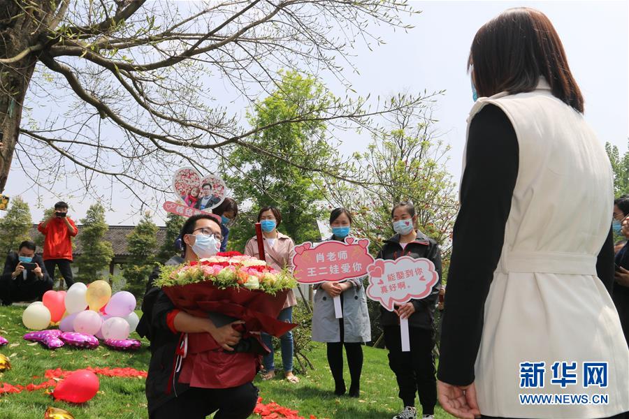 （新華全媒頭條·圖文互動）（13）“我看不見你的樣子，但我知道你是誰”——寫在國際護(hù)士節(jié)來臨之際