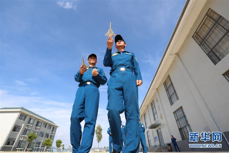 （圖文互動）（3）5290小時！中國空軍殲擊機飛行紀(jì)錄保持者光榮停飛