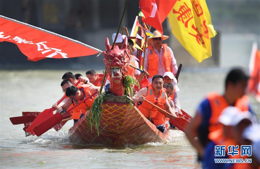 （新華全媒頭條·圖文互動）（5）線上線下消費升溫 文旅活動邁上“云端”——端午假期透視我國經(jīng)濟高質(zhì)量發(fā)展新動力