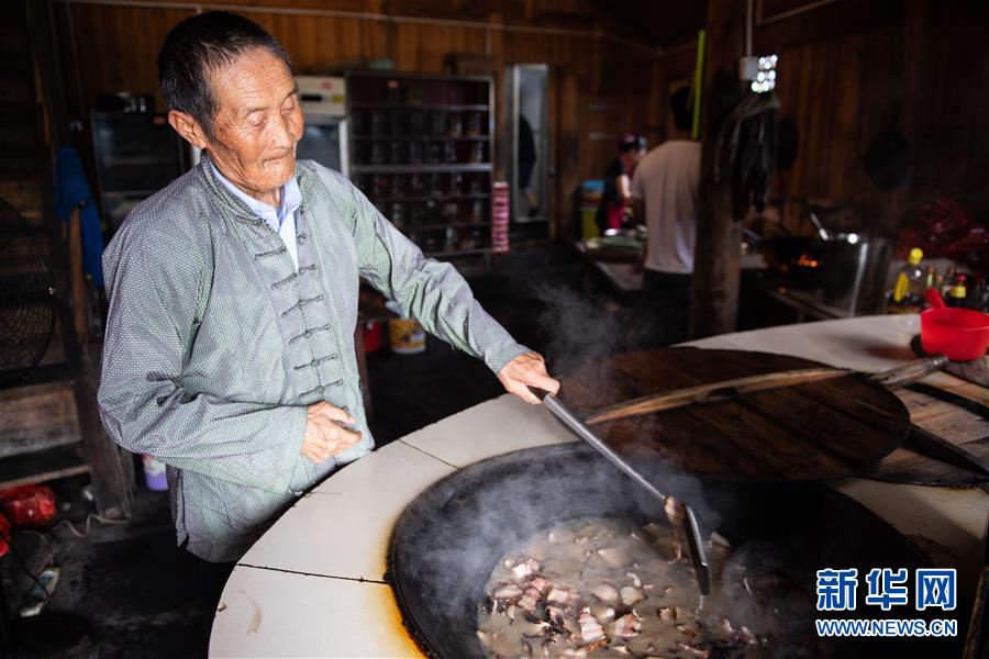 （新華全媒頭條·走向我們的小康生活·圖文互動）（8）那山，那人，那苗寨——十八洞村三代人的奮斗史