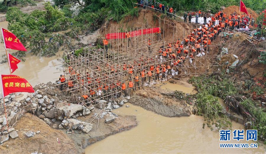 （防汛抗洪·圖文互動）（10）洪水不退，子弟兵誓死不退——解放軍和武警部隊官兵參與洪澇災(zāi)害搶險救援記事