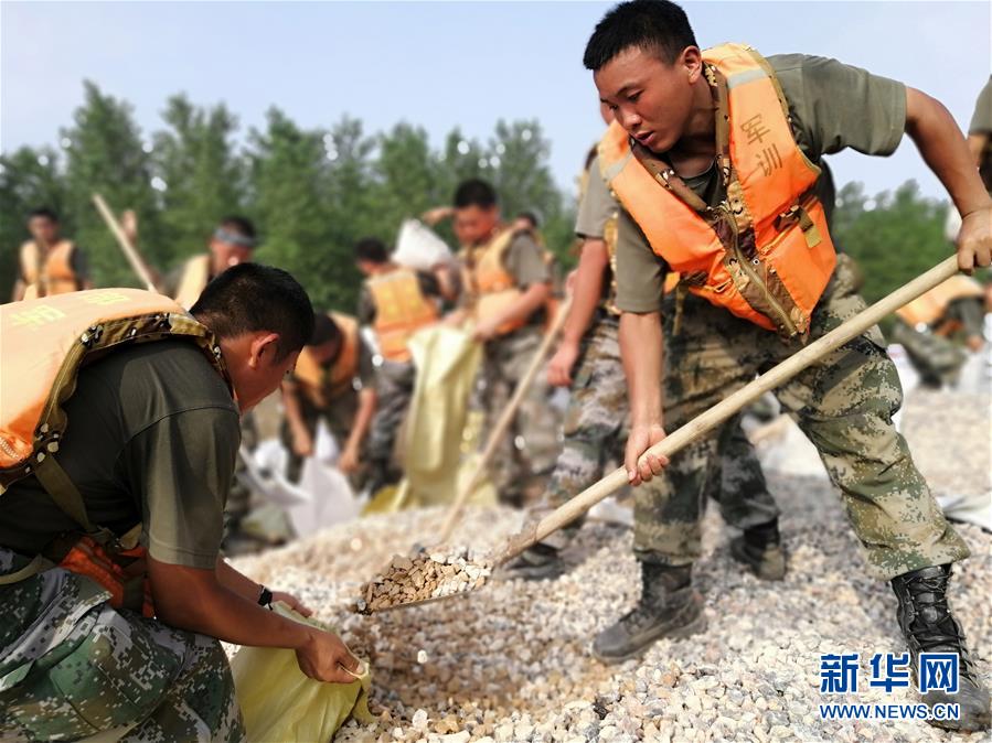 （圖文互動）（4）五十勇士戰(zhàn)江洲——陸軍第71集團(tuán)軍某旅工兵連黨員突擊隊(duì)九江搶險記事