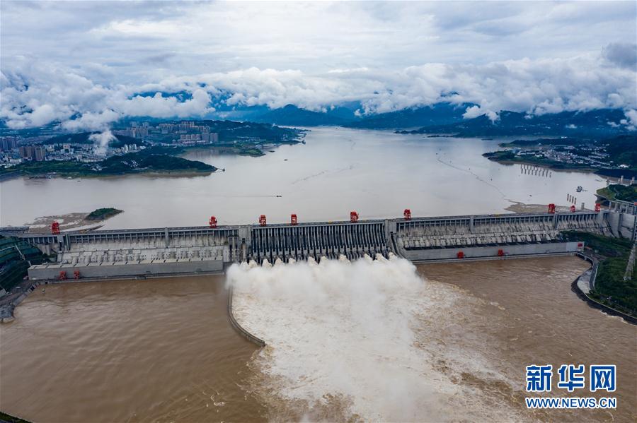 #（圖文互動(dòng)）（1）三峽水利樞紐迎戰(zhàn)建庫以來最大洪峰