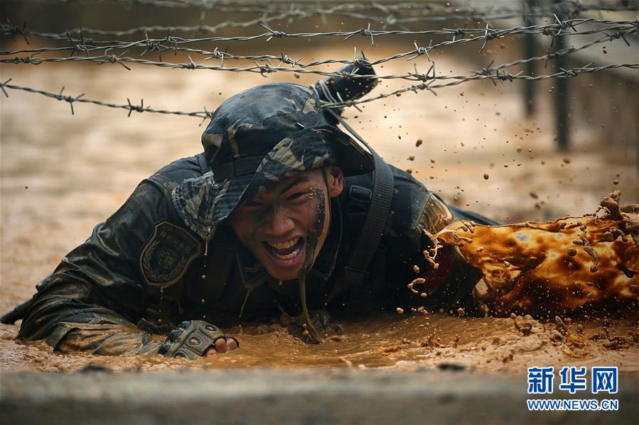 （在習(xí)近平強(qiáng)軍思想指引下·我們在戰(zhàn)位報告·圖文互動）（2）駐澳門部隊：濠江之畔，最可愛的人