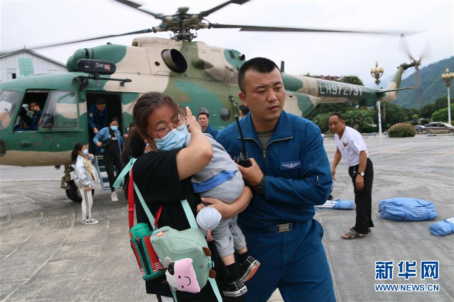 （在習(xí)近平強軍思想指引下·我們在戰(zhàn)位報告·圖文互動）（1）將強軍使命書寫在祖國的藍(lán)天上——陸軍第77集團(tuán)軍某陸航旅聚焦練兵備戰(zhàn)記事