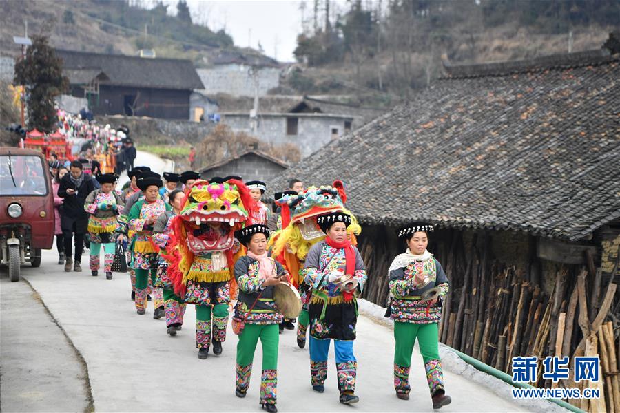 （在習(xí)近平新時代中國特色社會主義思想指引下——新時代新作為新篇章·總書記關(guān)切脫貧事·圖文互動）（2）精準扶貧：提速脫貧奔小康