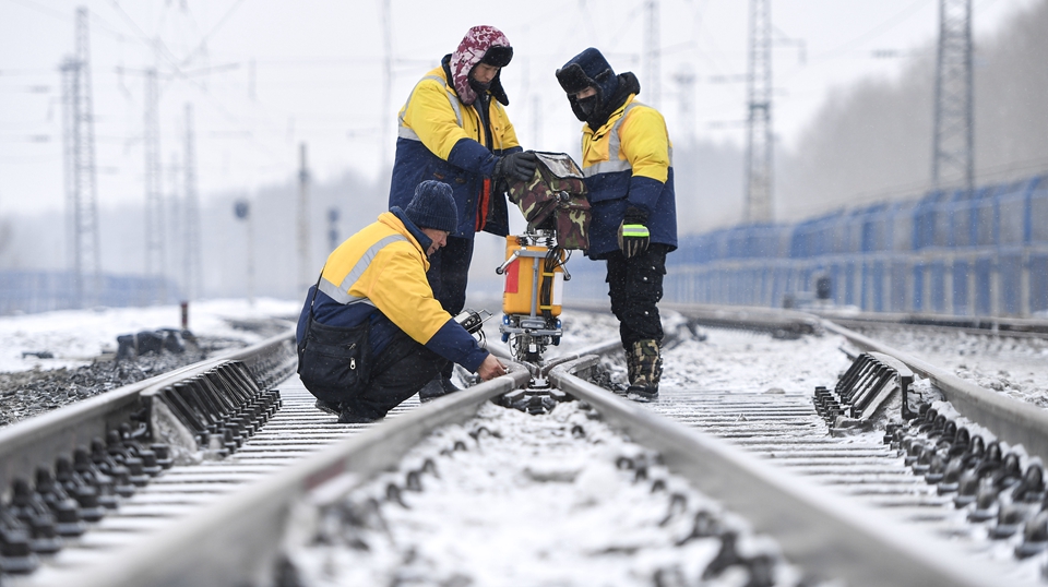 嚴寒下的“鐵路醫(yī)生”：風(fēng)雪中守護回家路