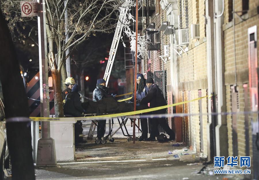 （國際）（1）紐約一公寓發(fā)生火災　至少12人死亡